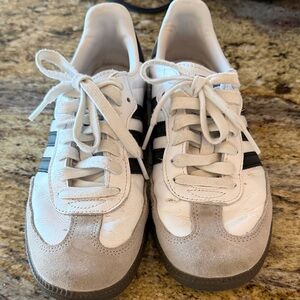 White and Black Sneakers classic